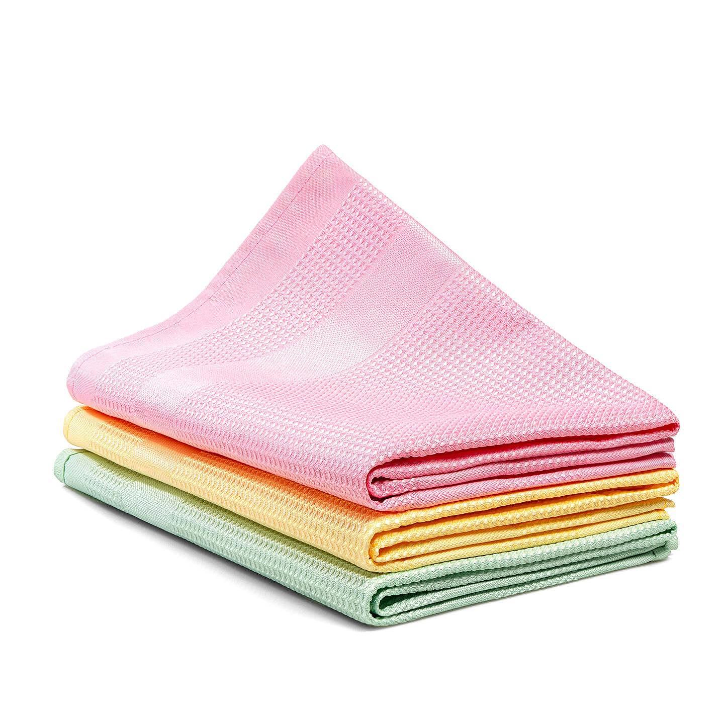 komplekt-ot-3-magiceski-karpi-mikrofibarna-karpa-65sm-x-40-sm-karpi-za-pocistvane-na-prozorci-bez-pocistvas-preparat-67f3c1f23e23e_1920x1920.jpeg