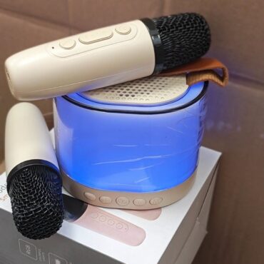 Караоке комплект с 2 безжични микрофона, преносим Bluetooth високоговорител